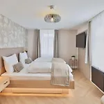 Wurttemberger Hof Hotel 4*